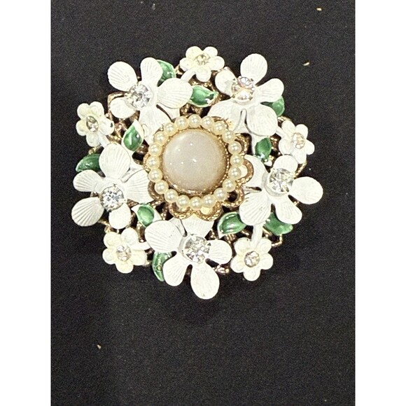Retro Daisy Flower Cluster Pin - Gold Tone Enamel & Rhinestone Costume Jewelry - Picture 5 of 6